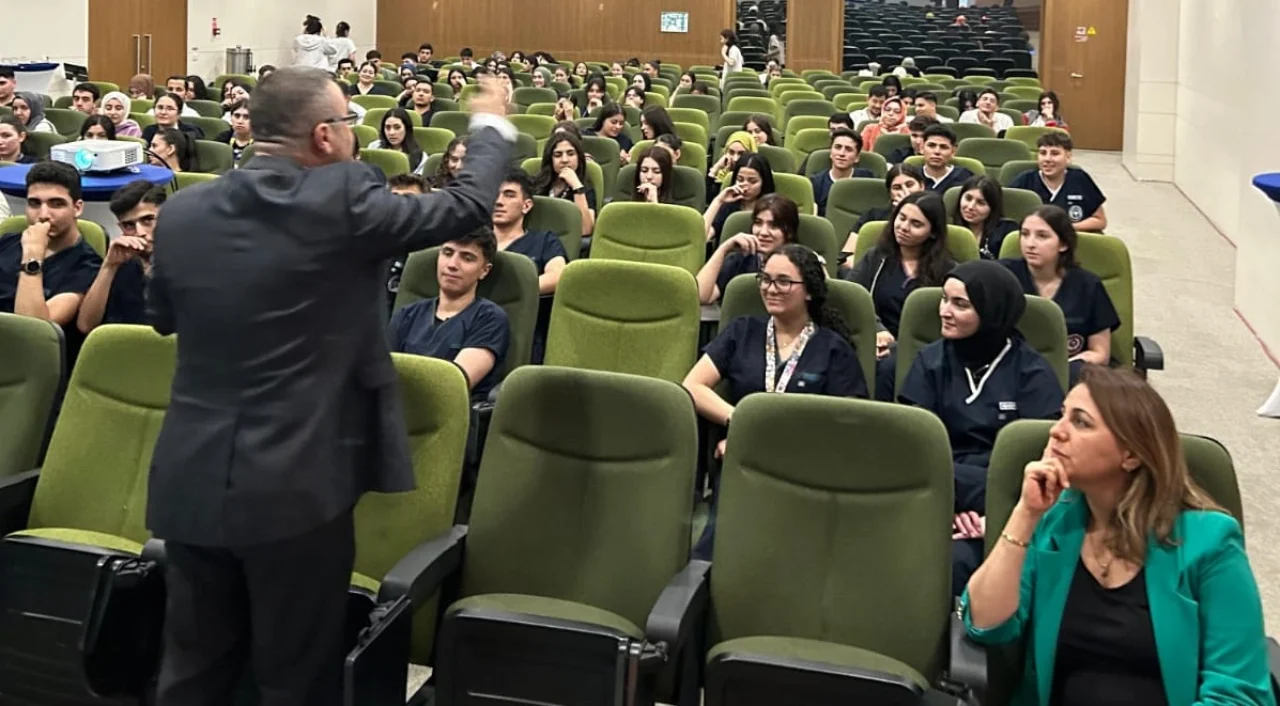 Adana’da Gençlere Sağlıkta Girişimcilik Eğitimi: 