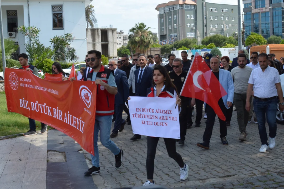 Ailenin Gücü İçin Yürüdüler: Ceyhan’da Farkındalık Etkinliği