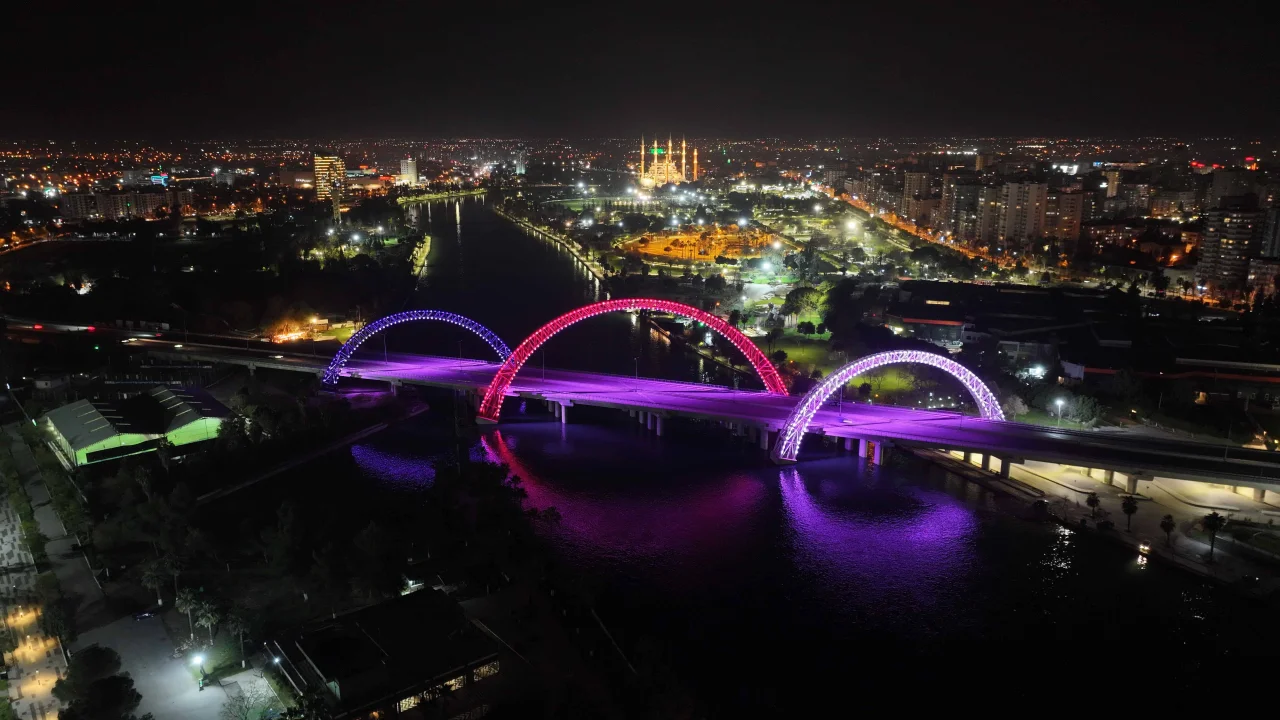 “Daha Eşit, Daha Adil Bir Toplum İçin” sloganıyla Adana’da Kadınlar Günü etkinlikleri başladı.