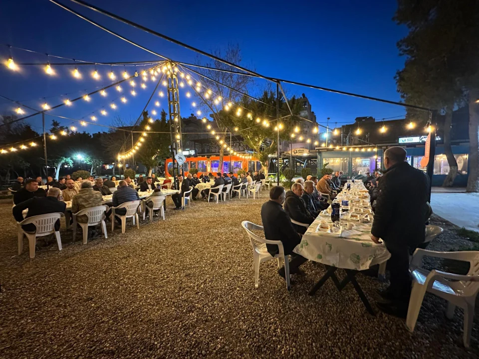 Yumurtalık Belediyesi Personeli ve Aileleri İftarda Gönül Köprüleri Kurdu