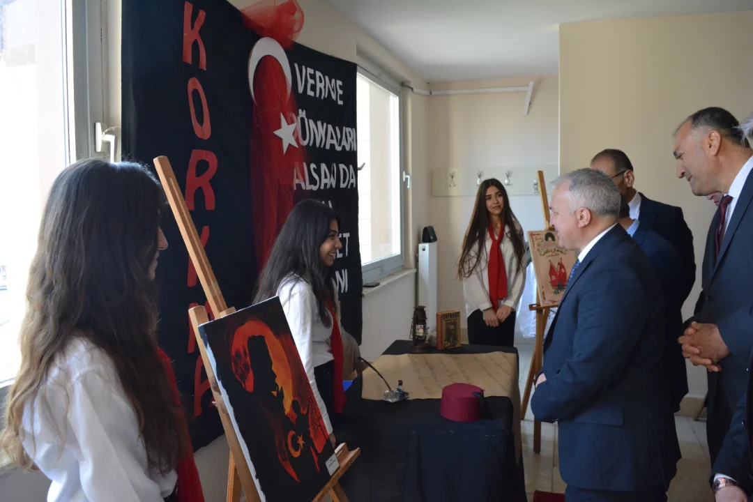 Kültür Merkezi’nde Dev Kadro: Ceyhanlı Öğrencilerden İstiklal Marşı Destanı