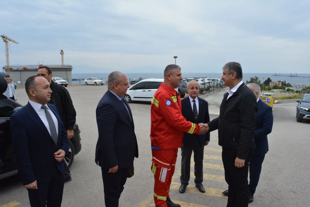 Ceyhan Kaymakamlığı’nda Brifing, Sahada İnceleme: Vali Yavuz İlçeyi Gezdi