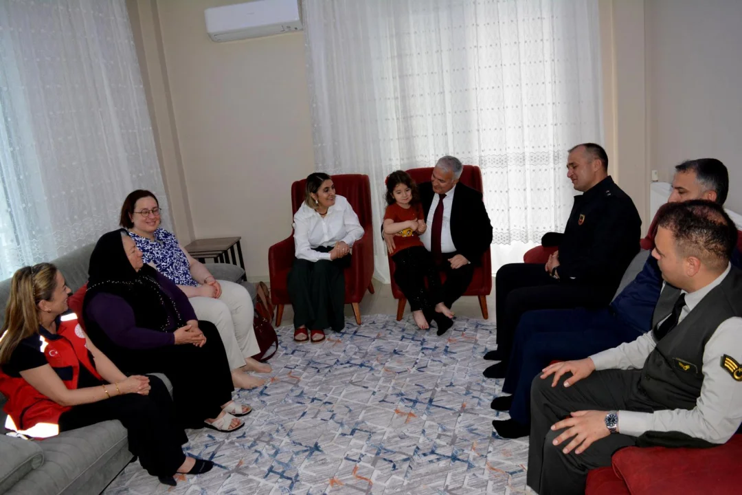 Ceyhan’da Anneler Günü Dualarla Başladı: Şehit Aileleri Yalnız Bırakılmadı