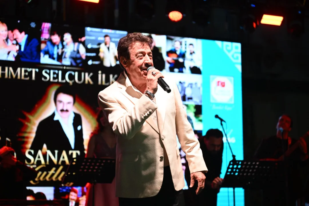 Ferdi Tayfur Sanat Merkezi’nde İzdiham: 50. Yıl Konserine Yurt Dışından Akın Ettiler