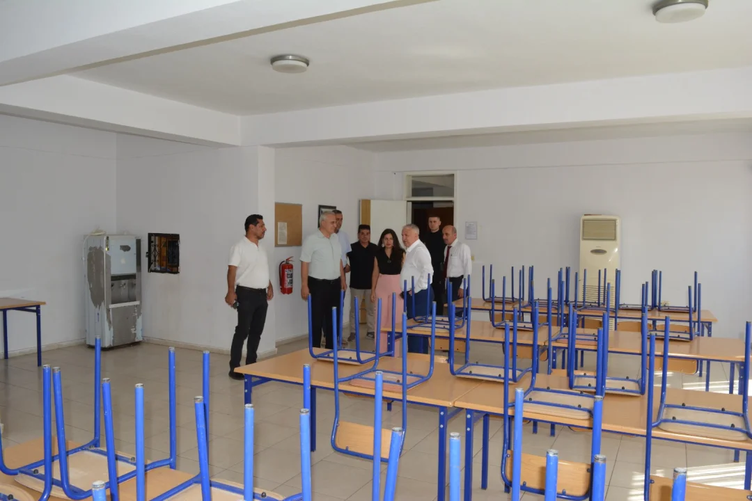 Kaymakam Kurtyemez Ceyhan’daki Kız Ve Erkek Yurtlarını Ziyaret Etti