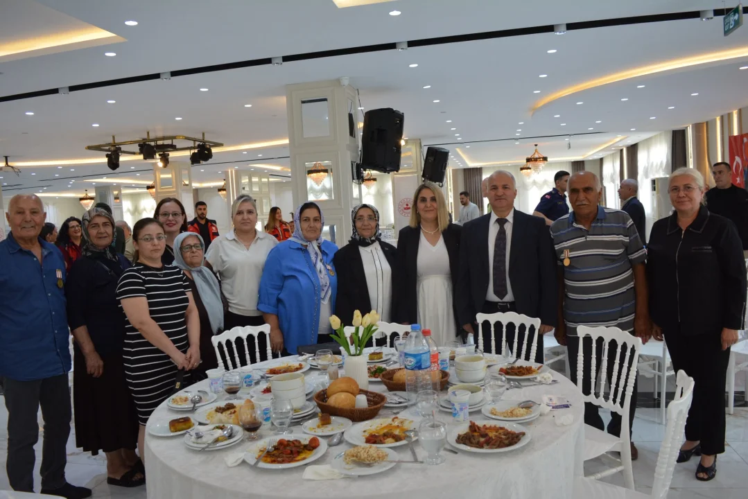 Ceyhan'da Kahraman Gazilerimiz ve Şehit Yakınlarımız Onuruna Anlamlı Yemek